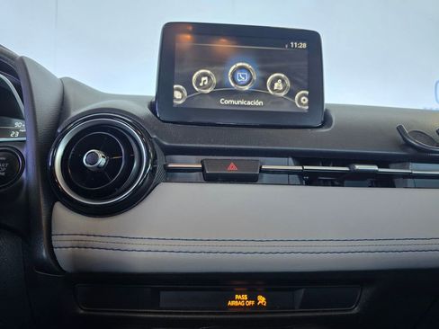 Used 2019 Toyota Yaris L FWD image 7