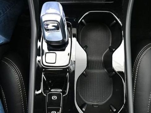 Used 2023 Volvo XC40 B4 Plus w/ Driver Assist Package FWD image 11