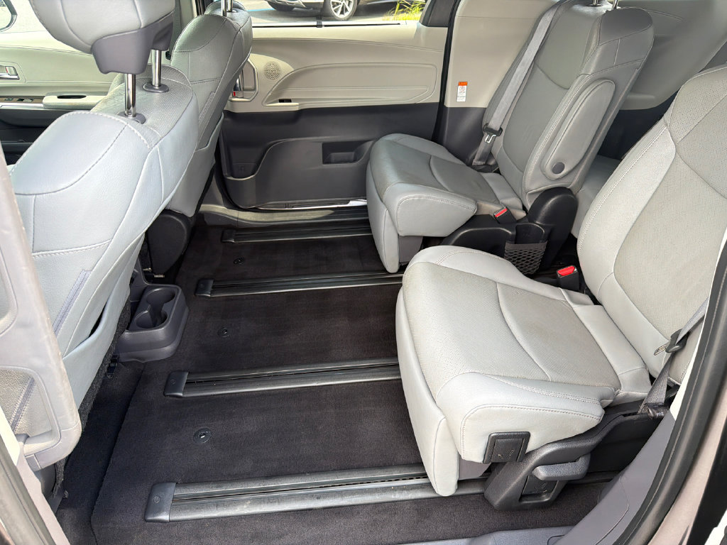 Used 2022 Toyota Sienna Limited AWD/4WD image 22