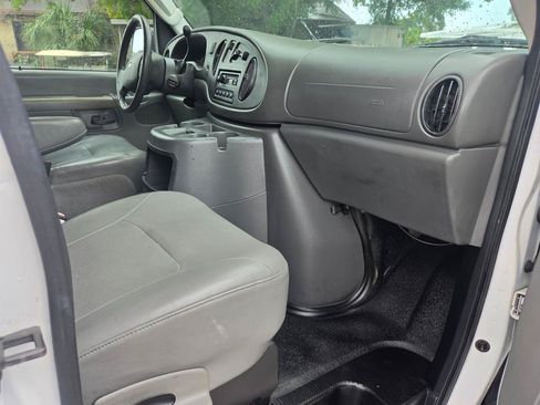 Used 2007 Ford E-150 and Econoline 150 RWD image 17