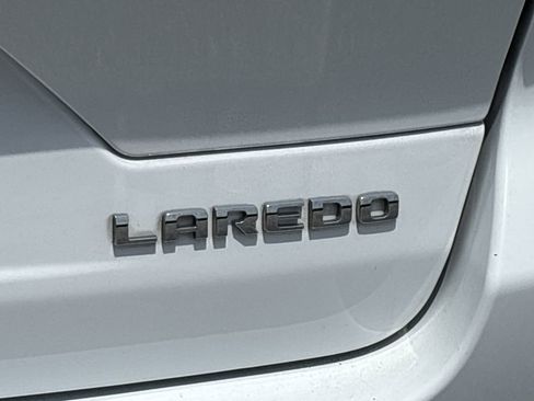 Used 2023 Jeep Grand Cherokee Laredo RWD image 9