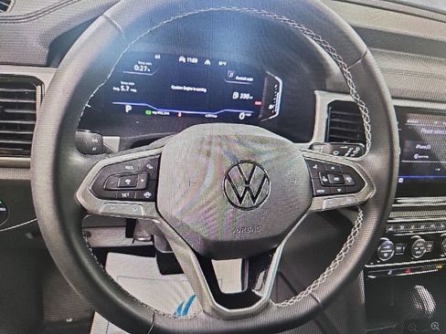Used 2023 Volkswagen Atlas SE w/ Panoramic Sunroof Package AWD/4WD image 12