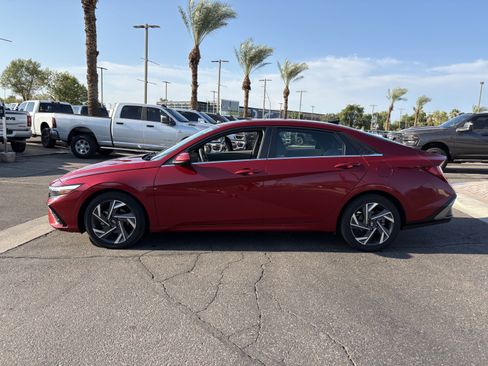 Used 2025 Hyundai Elantra SEL FWD image 3