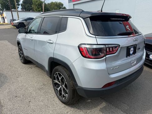 Used 2025 Jeep Compass Limited AWD/4WD image 3