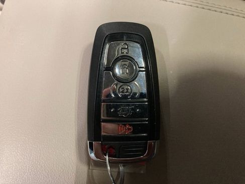 Used 2025 Lincoln Corsair Reserve image 28