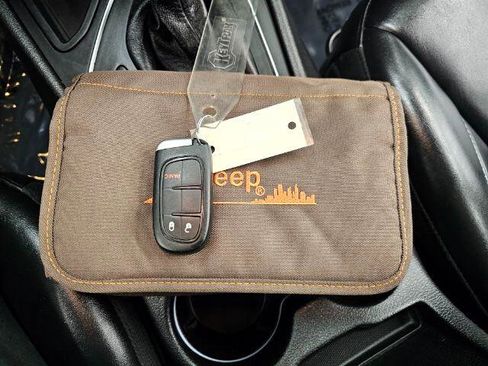 Used 2019 Jeep Cherokee Latitude Plus w/ Comfort/Convenience Group image 26