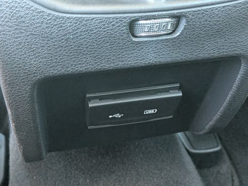 Used 2019 Jeep Cherokee Latitude Plus AWD/4WD image 16