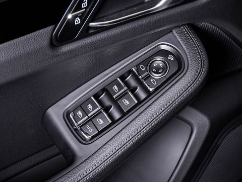 Certified 2025 Porsche Macan image 26