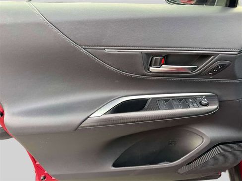 Used 2022 Toyota Venza XLE image 17