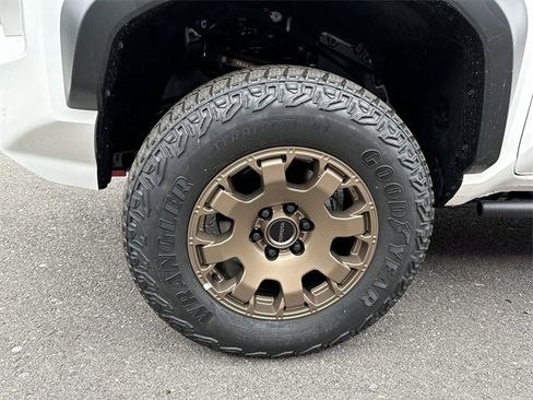 Certified 2025 Toyota Tacoma Trailhunter image 10