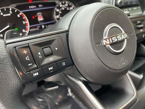 Used 2024 Nissan Rogue SV image 17