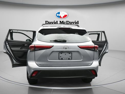 Used 2021 Toyota Highlander XLE FWD image 45