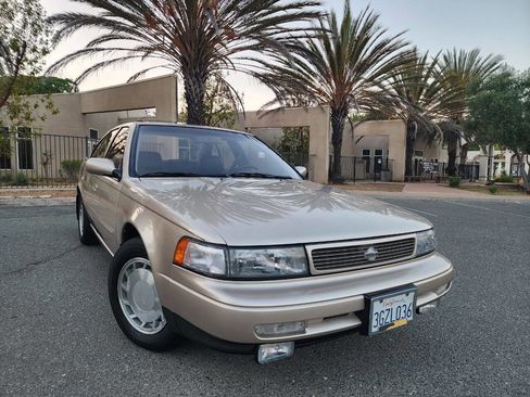 Used 1994 Nissan Maxima SE image 3