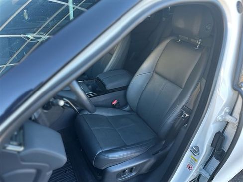 Used 2024 Land Rover Range Rover Velar Dynamic SE image 12