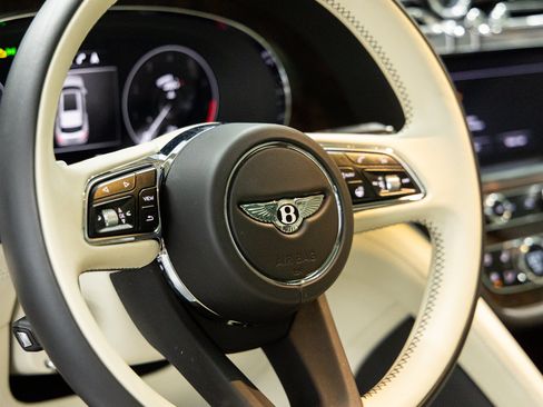 Used 2023 Bentley Bentayga AWD/4WD image 41