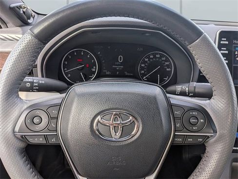 Used 2020 Toyota Avalon Limited image 33