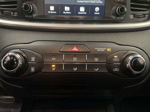 Used 2020 Kia Sorento LX FWD image 10