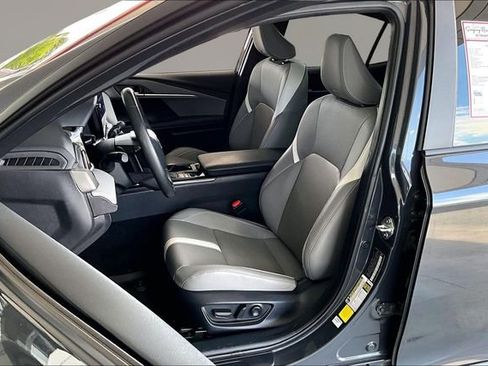 Used 2025 Toyota Camry SE w/ Multimedia Upgrade Package FWD image 18