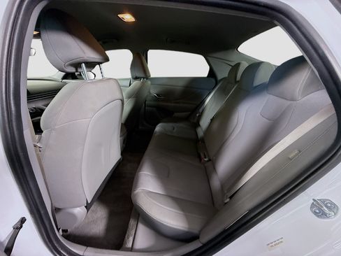 Used 2025 Hyundai Elantra SE FWD image 24