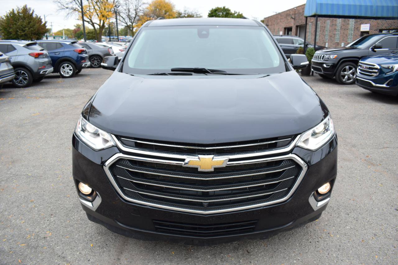 Used 2020 Chevrolet Traverse LT w/ LT Premium Package FWD image 3