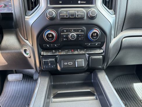 Used 2020 Chevrolet Silverado 1500 LT Trail Boss AWD/4WD image 17