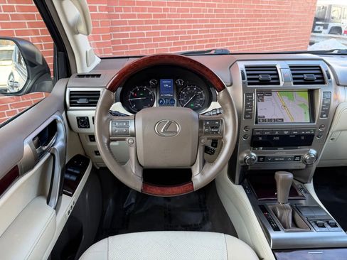 Used 2017 Lexus GX 460 image 10