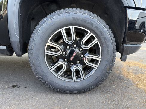 Used 2023 GMC Sierra 2500 AT4 w/ AT4 Premium Plus Package AWD/4WD image 16