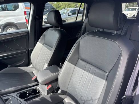 Used 2022 Volkswagen Tiguan SE R-Line FWD image 10