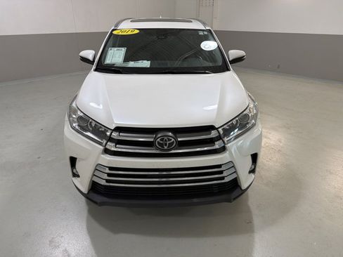 Used 2019 Toyota Highlander Limited AWD/4WD image 3