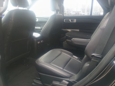 Used 2022 Ford Explorer XLT w/ Equipment Group 202A image 21