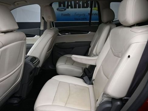 Used 2022 Cadillac XT6 Premium Luxury w/ Technology Package FWD image 11