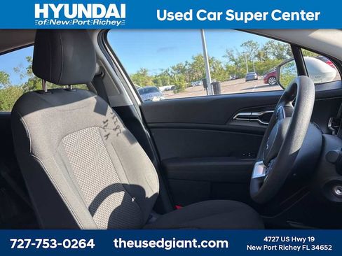 Used 2023 Kia Sportage LX FWD image 7