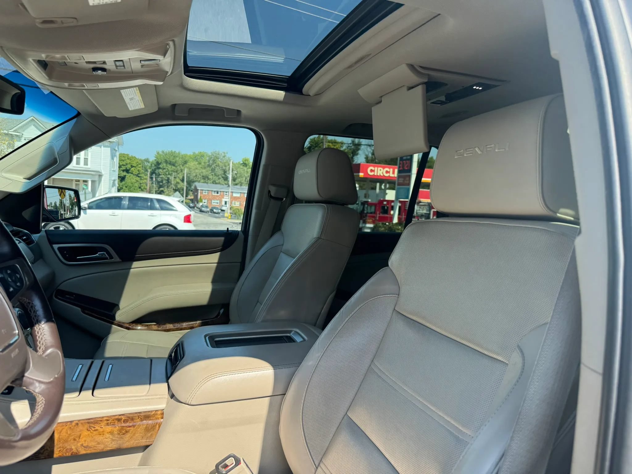 Used 2015 GMC Yukon Denali w/ Touring Package AWD/4WD image 25