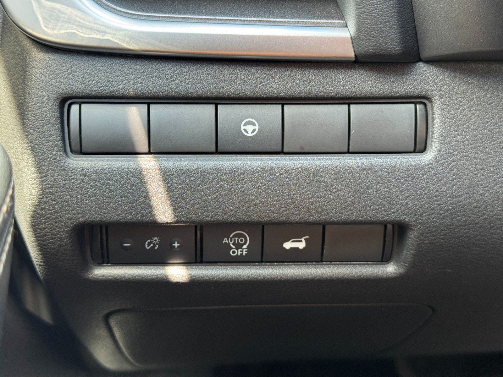 Used 2024 Nissan Rogue SV w/ SV Premium Package AWD/4WD image 17