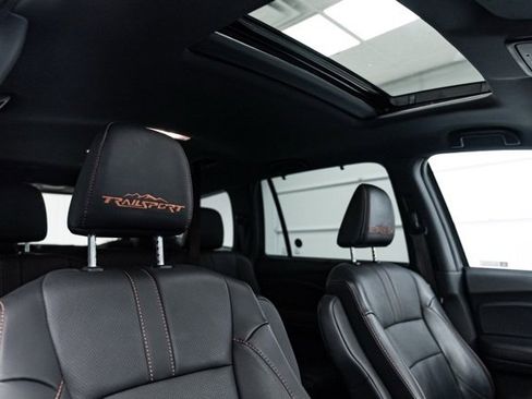 Used 2022 Honda Pilot TrailSport image 14