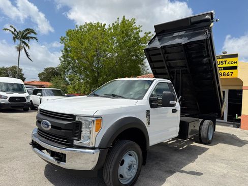 Used 2017 Ford F550 2WD Regular Cab Super Duty image 3