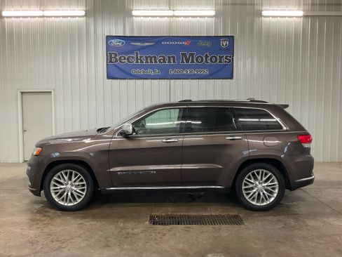 Used 2018 Jeep Grand Cherokee Summit AWD/4WD image 2