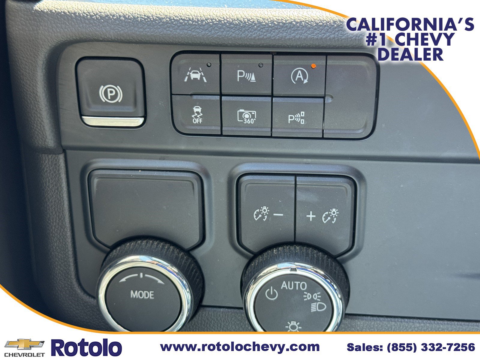Used 2025 Chevrolet Suburban LT RWD image 24