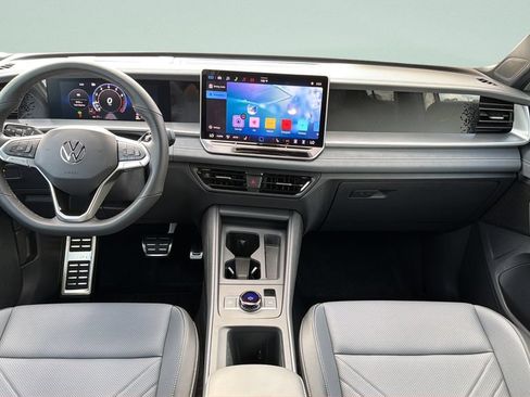 New 2026 Volkswagen Tiguan SE R-Line AWD/4WD image 11
