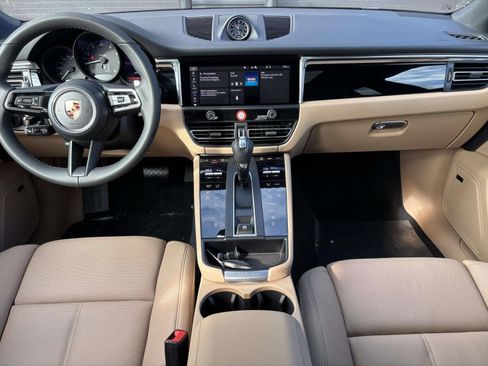 Used 2026 Porsche Macan AWD/4WD image 18
