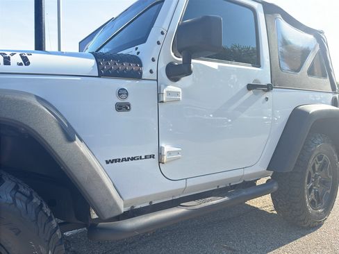 Used 2017 Jeep Wrangler Sport AWD/4WD image 5
