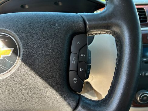 Used 2011 Chevrolet Impala LTZ FWD image 16
