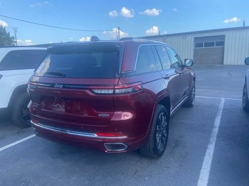 Used 2022 Jeep Grand Cherokee Overland w/ Luxury Tech Group IV AWD/4WD image 4