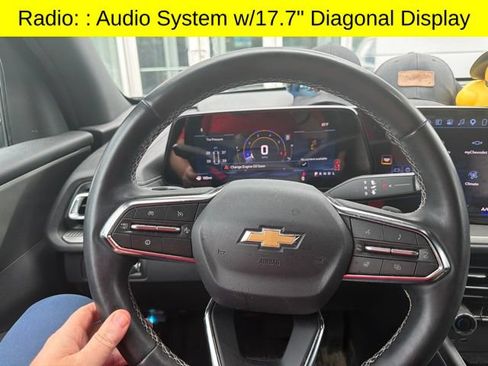 Used 2025 Chevrolet Traverse LT w/ Driver Confidence Package FWD image 11
