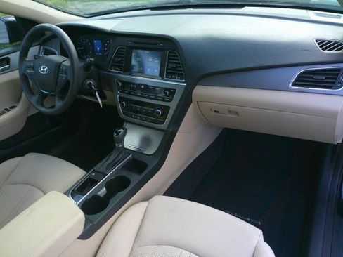 Used 2017 Hyundai Sonata SE w/ Cargo Package FWD image 18
