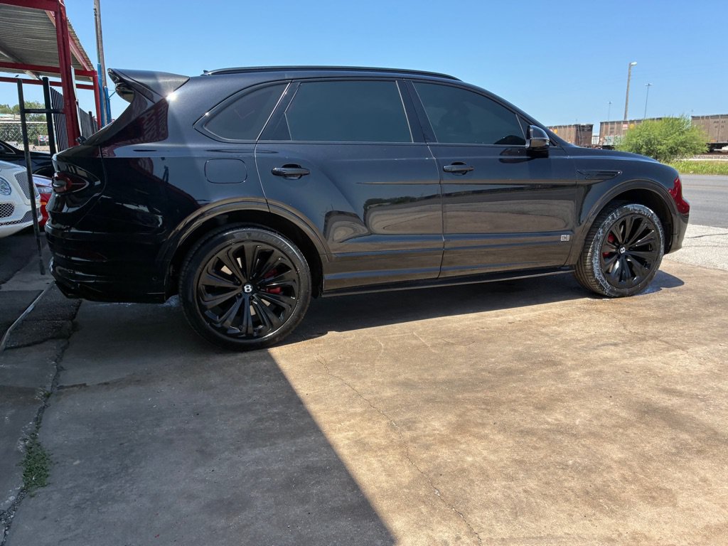 Used 2021 Bentley Bentayga AWD/4WD image 23