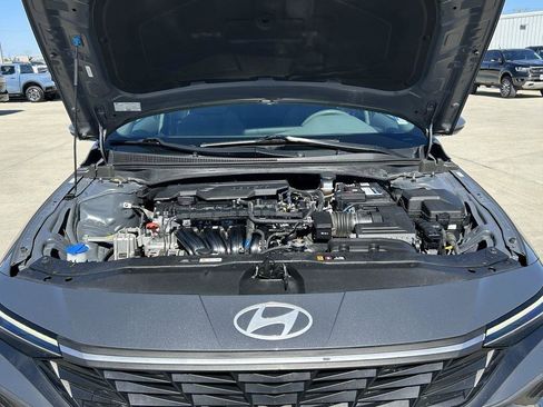 Used 2024 Hyundai Elantra SEL image 39