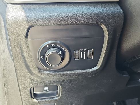 Used 2023 Jeep Grand Cherokee L Laredo image 24