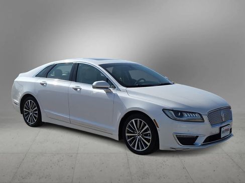 Used 2017 Lincoln MKZ Select w/ Technology Package FWD image 2