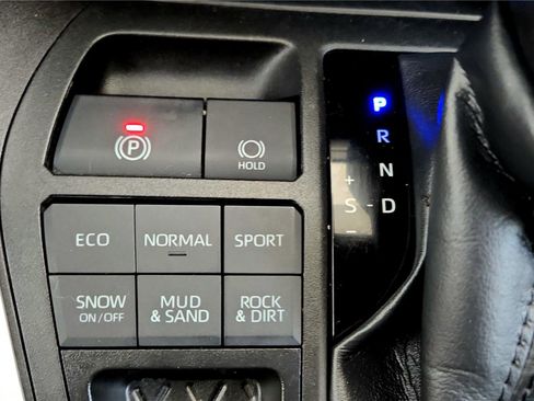 Used 2022 Toyota RAV4 XLE AWD/4WD image 33